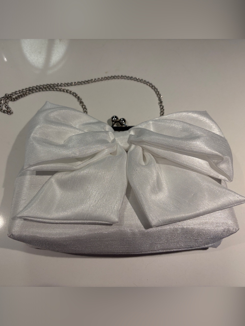 Elegant White Satin Bow Evening Bag with Chain Strap